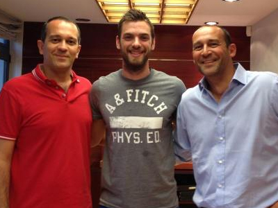 Συνεχίζουν μαζί Ολυμπιακός και Μάντζαρης