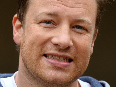 Oliver: Πάψτε να ταΐζετε με «σκουπίδια» τα παιδιά σας