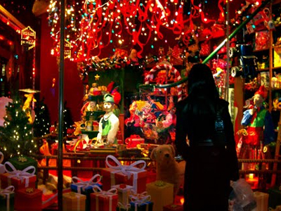 Φειδωλοί στις φετινές χριστουγεννιάτικες αγορές οι Έλληνες