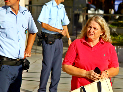 Πήγε στον Μιχαλολιάκο ρούχα και μια… σφαίρα Πήγε στον Μιχαλολιάκο ρούχα και μια… σφαίρα