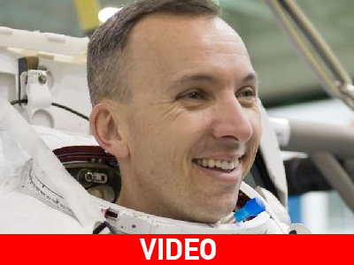 Πατέρας από απόσταση 354 χλμ. πάνω από τη Γη