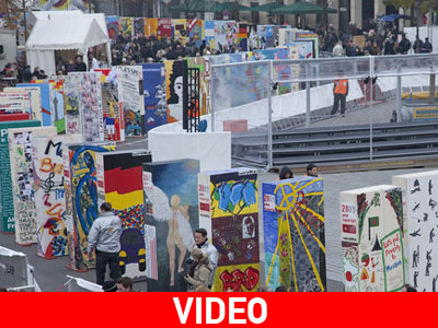 Ανάρπαστα τα ντόμινο του «Τείχους»