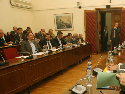 «Σύρραξη» στο λιμάνι