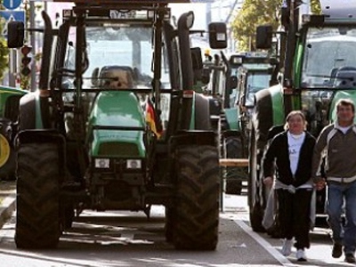 Στους δρόμους οι αγρότες στην Ισπανία