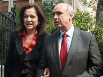 Στο γραφείο της Ντόρας ο Βαγγέλης