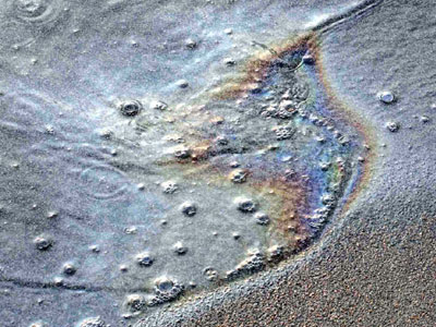 Μικρή πετρελαιοκηλίδα στο λιμάνι του Πειραιά