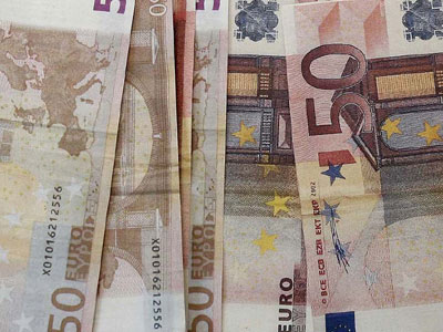 Πλαστά χαρτονομίσματα σε τράπεζα