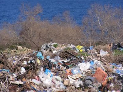 Τα σκουπίδια «πνίγουν» τη Σαμοθράκη