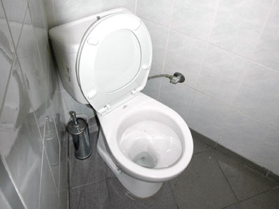 Οι λεκάνες καθυστέρησαν λόγω… απεργίας