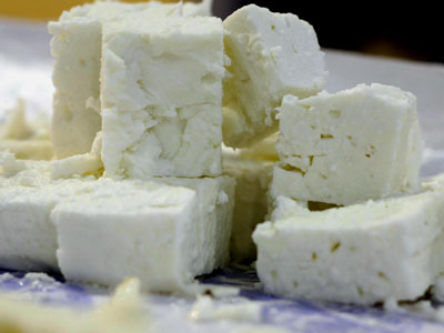 Εντοπίστηκαν 2,13 τόνοι ακατάλληλων τυριών