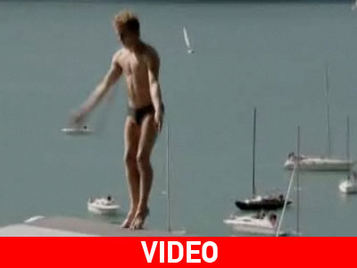 Βουτιά στη θάλασσα από 50 μέτρα….