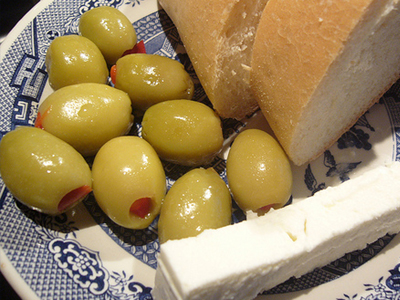 Ψωμί κι ελιά… αλλά όχι ΣΥΡΙΖΑ, παιδιά!