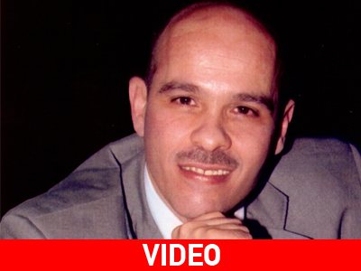 Ένας γουρλής στο «Τρεις λαλούν και δυο χορεύουν»