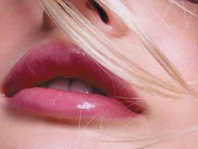 Κραγιόν και όμορφα χείλη!