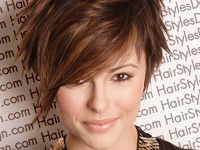 Κοντές γραμμές και όγκος στα μαλλιά