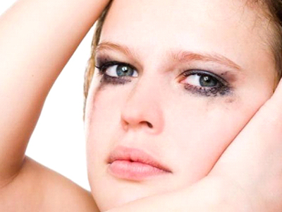 Μουντζουρωμένη μάσκαρα και το επόμενο πρωί; Όχι πια! Μουντζουρωμένη μάσκαρα και το επόμενο πρωί; Όχι πια!