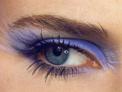 Μοβ και στο μακιγιάζ!