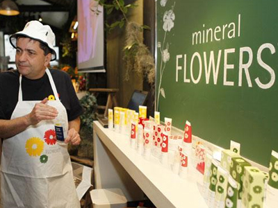 Mineral Flowers: Μεταλλικά στοιχεία, λουλούδια, υπέροχο δέρμα!