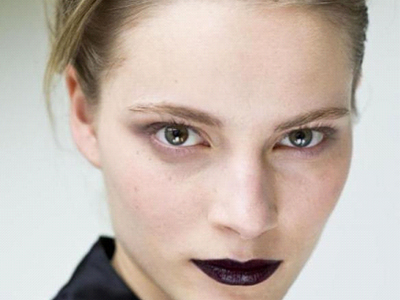 Tα σκούρα κραγιόν ταιριάζουν σε όλες; Tα σκούρα κραγιόν ταιριάζουν σε όλες;