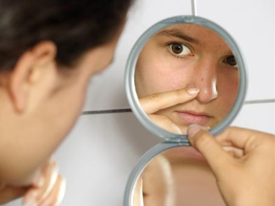 Νικώντας στη μάχη με τα σπυράκια Νικώντας στη μάχη με τα σπυράκια