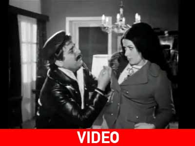 Γιατί τραγουδάς; Δεν τον λυπάσαι τον κόσμο; Γιατί τραγουδάς; Δεν τον λυπάσαι τον κόσμο;