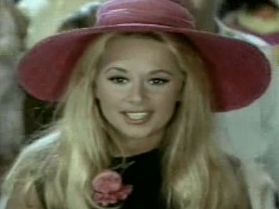 Αλίκη Βουγιουκλάκη  – Αυλαία για τη γενιά της αθωότητας