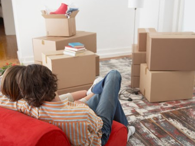 Ο πελαργός «τρώει» τον παπά