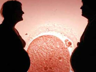 Παρένθετη μητέρα: Θεσμός υπό σκέψη και συζήτηση