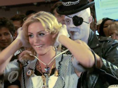 “Η Αλίκη στη χώρα… της μόδας”