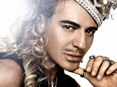 John Galliano: Η εκκεντρική θεατρικότητα στην υπηρεσία της μόδας