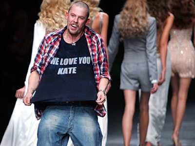 Alexander McQueen: Ο «χούλιγκαν» της βρετανικής μόδας