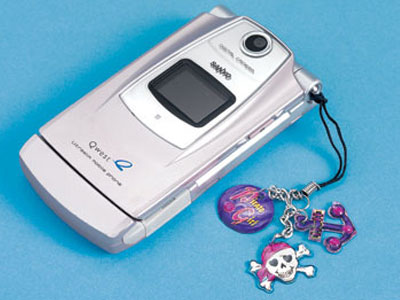 Και το κινητό μας χρειάζεται το κόσμημά του!