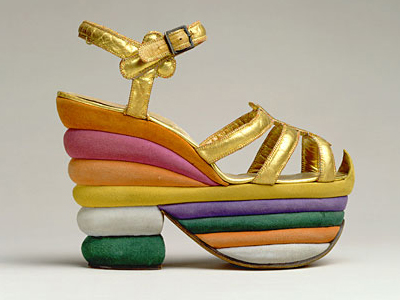 Η μόδα επιτάσσει πλατφόρμες…