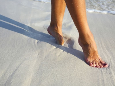 Τι προσέχουμε όταν περπατάμε ξυπόλητες Τι προσέχουμε όταν περπατάμε ξυπόλητες