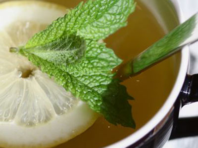 Πιείτε τσάι μέντα για τον πονοκέφαλο Πιείτε τσάι μέντα για τον πονοκέφαλο