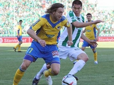 Με λυτρωτή τον Κωνσταντίνου η Ομόνοια, 2-1 τον ΑΠΟΕΛ