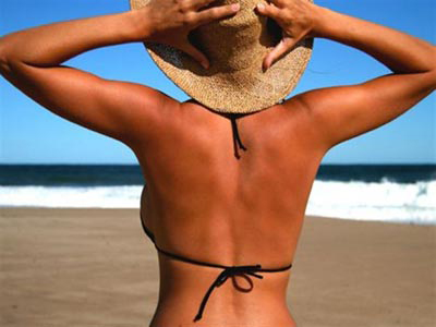 Δώστε πρώτες βοήθειες στο ηλιακό έγκαυμα