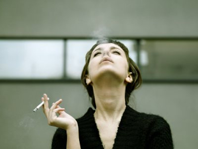 Οι καπνιστές χάνουν περισσότερα δόντια από τους μη καπνιστές