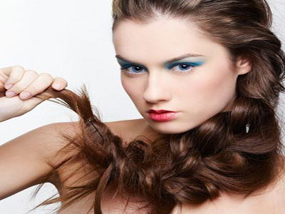 Ταλαιπωρημένα μαλλιά: Δώστε τους ξανά «ζωή»