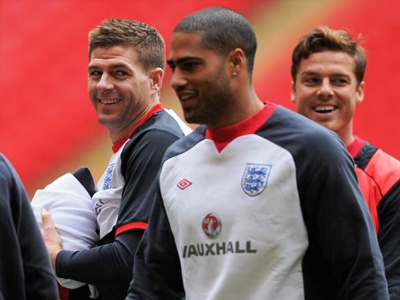 Euro 2012: Απόντες οι Τζόνσον και Γουέλμπεκ