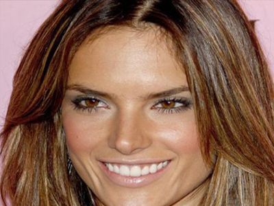 Alessandra Ambrosio: Ανυπομονεί για το δεύτερο παιδί