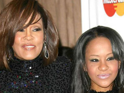 Η κόρη προσφέρεται να υποδυθεί τη μάνα