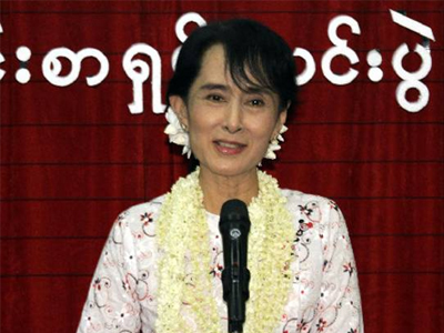 Μιανμάρ: Η «πρώτη» της Αούνγκ Σαν Σου Κίι στη Βουλή