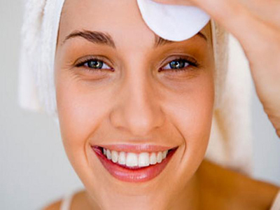 Ντεμακιγιάζ: To «μυστικό» για υγιή επιδερμίδα