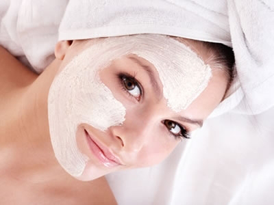 Λευκαντική κρέμα: Μπορείτε να φτιάξετε και μόνες σας