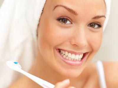 Διατηρήστε τα δόντια σας χωρίς λεκέδες