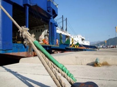 Δένουν για 24 ώρες τα πλοία την Πέμπτη