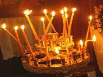 Έκλεψαν δισκοπότηρα και μανουάλια Έκλεψαν δισκοπότηρα και μανουάλια