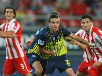 Μια ανάσα από Κουρμπέλη η AEK