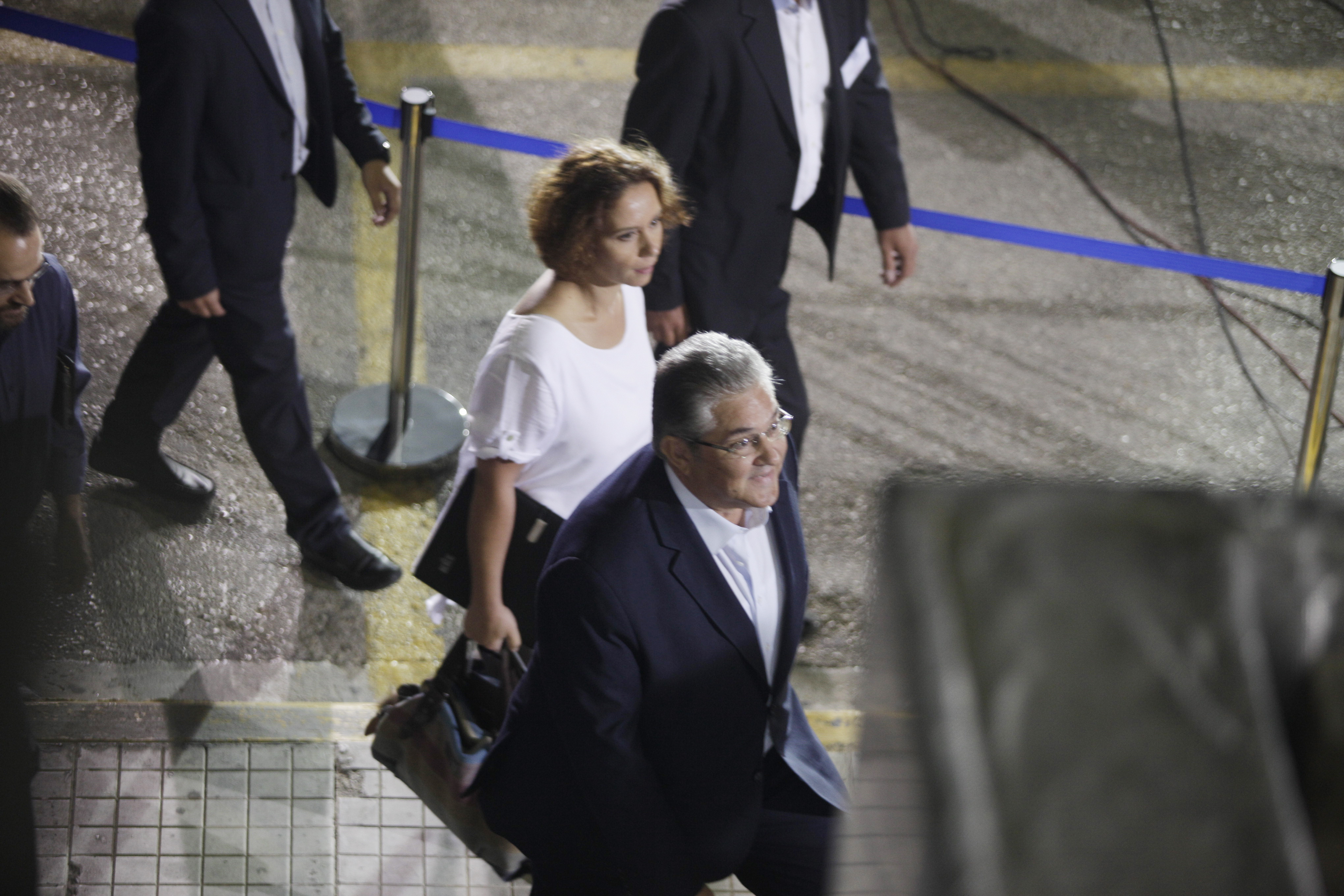 Η άφιξη του Δημήτρη Κουτσούμπα